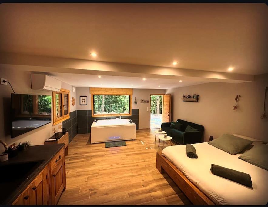 Apartment Jacuzzi En Foret